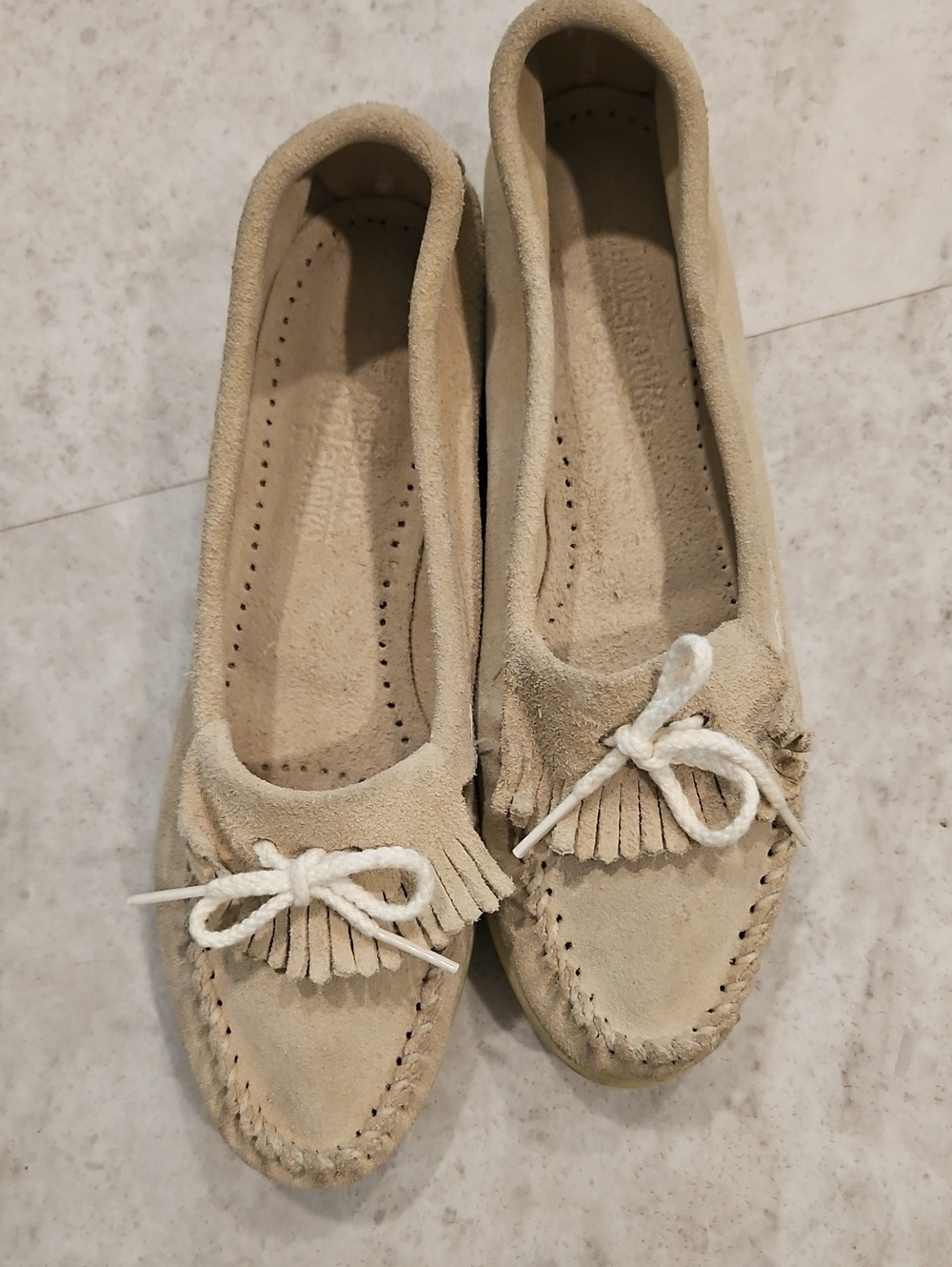 Minnetonka Moccassins 8442 Suede Woman's 7.5 Cream EUC Made In USA